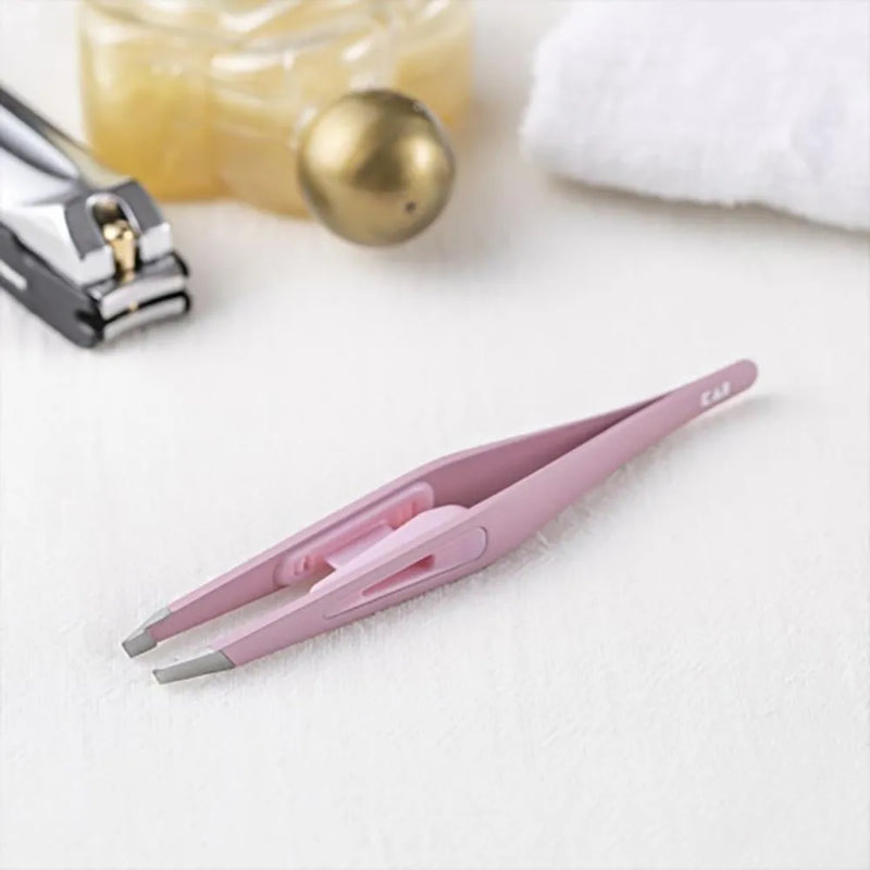 Kai Eyebrow Tweezer (Pink)