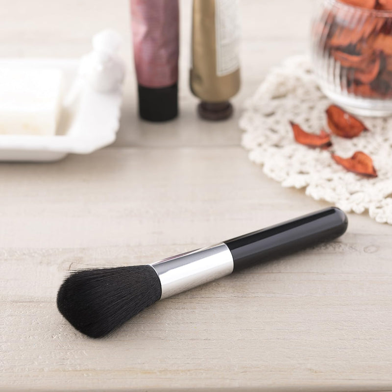 Kai Round Face Brush